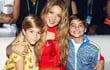 Shakira con sus hijos Sasha y Milan.