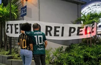 "Eterno Rei Pelé"