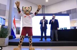 Tirika en la presentación con su retorno como mascota del Team Paraguay que estará en los Juegos Panamericanos Santiago 2023.
