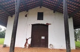 Fachada del templo jesuita de 275 años ubicado en el distrito de San Joaquín y que está por derrumbarse.