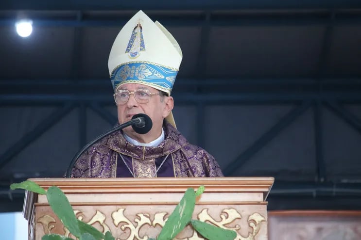 Monseñor Ricardo Valenzuela habló sobre la expulsión del Senado de Kattya González.