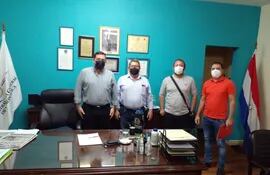 Cuatro concejales departamentales presentaron denuncia contra el gobernador de Alto Paraguay.