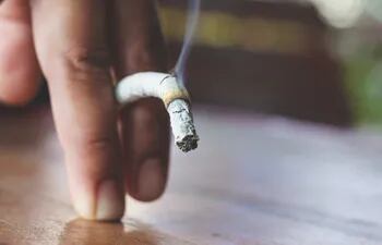 El exceso de tabaco puede afectar a la salud del pene y ocasionar problemas de erección.