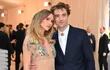 El actor británico Robert Pattinson y Suki Waterhouse están comprometidos y esperar un bebé.
