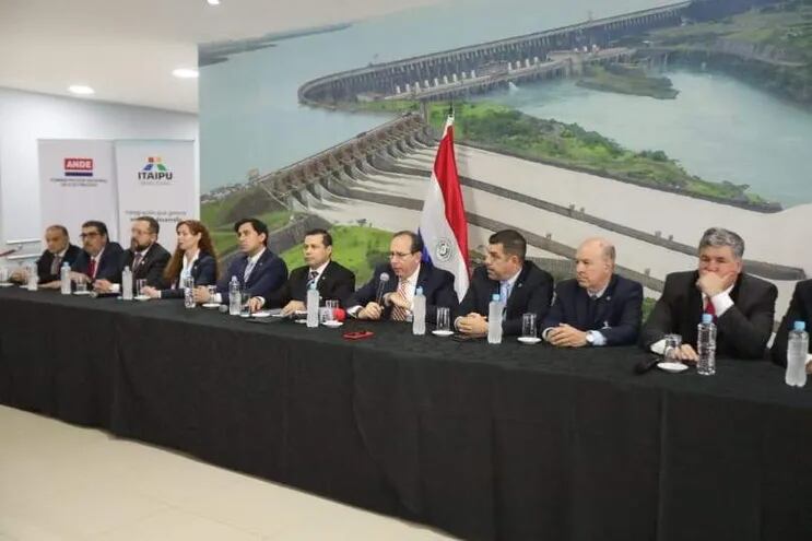 Conferencia de prensa del pasado 9 de agosto, cuando Itaipú dio a conocer el acuerdo al que se arribó con el Brasil para la tarifa intermedia.