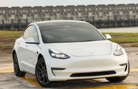 El Tesla Model 3 se caracteriza por contar con una batería que otorga  autonomía entre 415 y 544 km.