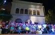 Artistas y ciudadanos guaireños exigieron la culminación de la restauración del teatro municipal de Villarrica.