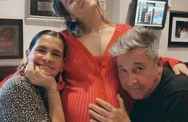 Marlene Rodríguez y Ricardo Montaner miman a Índigo desde que estaba en la panza de Evaluna y ahora ya la extrañaban, por eso fueron hasta España para tenerla en sus brazos. (Instagram/Ricardo Montaner)