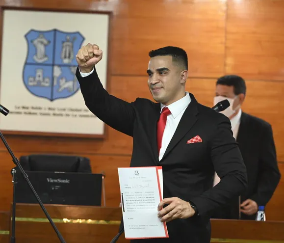 “Luis Fer” Bernal gana como presidente de la Junta Municipal de Asunción.