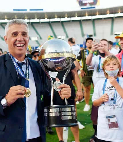 La alegría del técnico campeón Hernán Crespo (45 años).