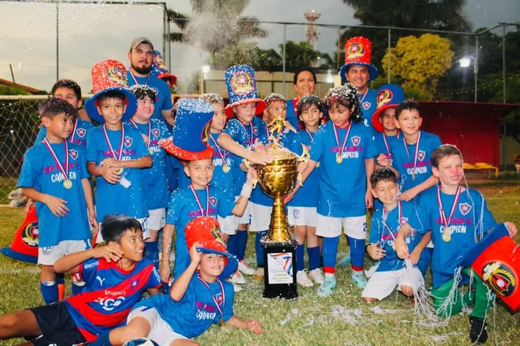 Los campeones de la categoría 2015 de Cerro Porteño.