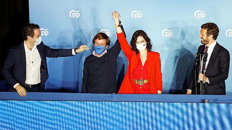 Isabel Díaz Ayuso celebra su triunfo electoral  en Madrid. (EFE)