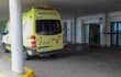 Una ambulancia en la puerta de Urgencias del Hospital Universitario Insular de Gran Canaria.
