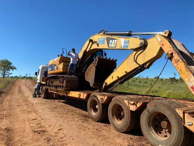 La máquina retroexcavadora Caterpillar 320DL, propiedad de la firma Ingetep SRL fue  hurtada a finales de julio en Mariscal Estigarribia y pasó hacia  Bolivia, sin que los militares presuntamente se enteraran de ello.