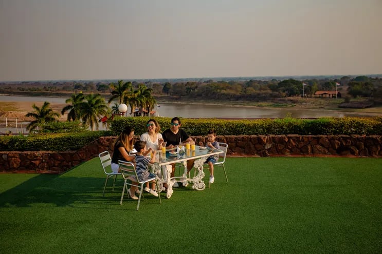La familia puede pasar sus vacaciones de invierno, en el Resort Yacht y Golf Club Paraguayo.