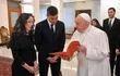 Leticia Ocampos y Santiago Peña se reunieron esta mañana con el papa Francisco.