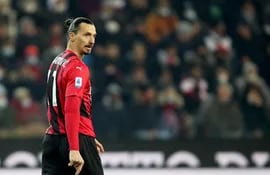 Zlatan Ibrahimovic no estará ante el Internazionale.