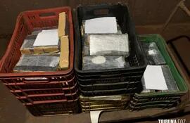 Los paquetes de cocaína incautados del poder del camionero paraguayo en Foz de Iguazú.