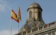 las-banderas-espanola-y-catalana-ondean-ondean-en-la-fachada-del-edificio-de-la-generalitat-de-catalunya-en-la-plaza-de-sant-jaume-tras-la-declaracion-75303000000-1643976.JPG