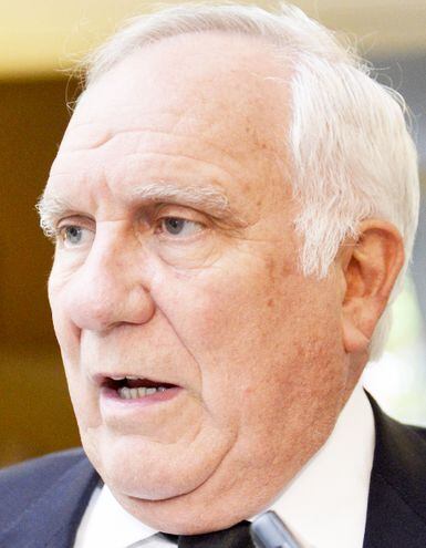 Miguel Abdón Saguier, exsenador del PLRA, afirma que Brasil pretende imponer convenios perjudiciales para el país.