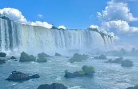 La majestuosas Cataratas de Iguazú registran un incremento en su caudal en los últimos días.
