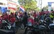 Manifestación de repartidores en moto que ofrecen el servicio de delivery.