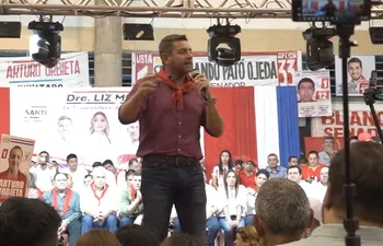Pedro Alliana dio un discurso ayer en Concepción, prometiendo que plata llegará el lunes.