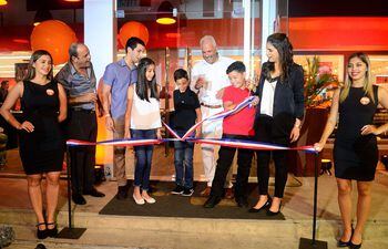 Integrantes de la familia Zapag inauguraron las nuevas instalaciones de la Estación Copetrol Km 2, sita en avenida Eusebio Ayala y Bartolomé de las Casas.