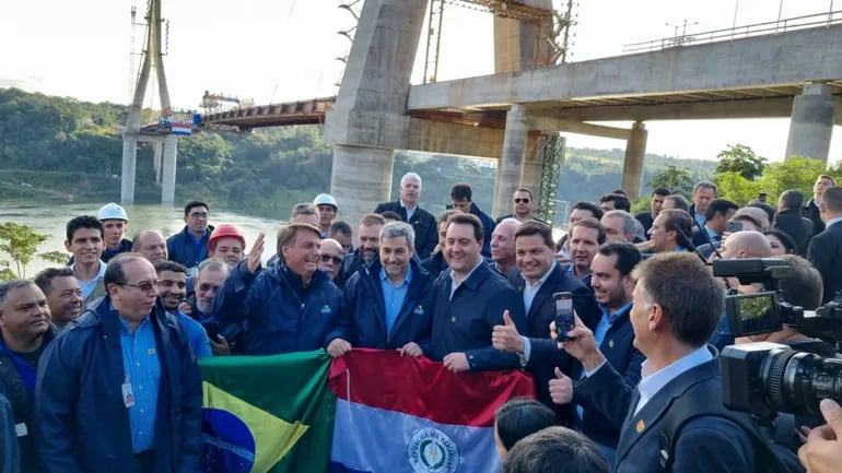 El mandatario de Brasil, Jair Bolsonaro y Mario Abdo Benítez, presidente de la República.