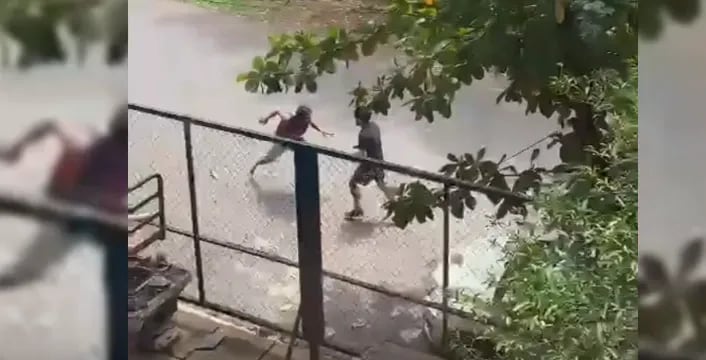 captura de video de pelea con cuchillo entre adictos detrás de colegio capitalino
