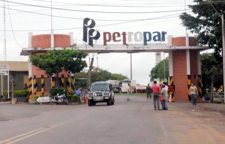 A pesar de tener constantes números rojos, Petropar mantiene millonarios pagos extras a sus funcionarios. En 2019, repartió más de G. 42.000 millones en concepto de bonificaciones.