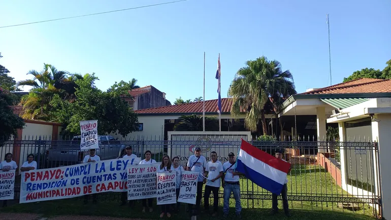 Concejales y ciudadanos organizados de Caapucú lamentaron el proceso de "blanqueamiento" de la gestión municipal de Gustavo Penayo.