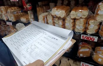 Los funcionarios del BCP realizan a diario la medición de los precios en los comercios informantes.