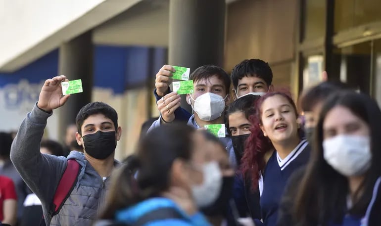 Los estudiantes tienen una tarjeta especial del billetaje electrónico para poder ejercer su derecho de pagar medio pasaje, estipulado en la ley del boleto estudiantil.