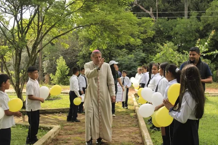 Mons. Valenzuela inició su visita pastoral en Piribebuy donde instó a la población a fortalecer la fe y los buenos valores