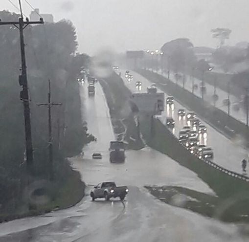 Intensa lluvia afecta a Ciudad del Este - Galerías de imágenes - ABC Color