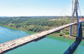 El Puente de la Integración entre Brasil y nuestro país está en proceso de terminación. Foto gentileza, Éver Portillo, Itaipú Binacional.