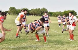 preciso-momento-en-que-se-produce-un-try-para-el-equipo-de-old-king-rugby-en-el-juego-ante-la-uaa--223815000000-1389145.jpg