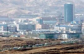 vista-general-del-parque-industrial-intercoreano-en-la-ciudad-norcoreana-de-kaesong-que-pese-a-la-tension-belicista-sigue-abierto-segun-comunico-se-193133000000-534246.jpg