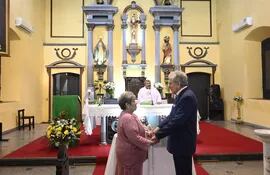 Lidia Penayo y Vidal Ríos, recibieron la bendición de su matrimonio en la iglesia de la Recoleta.