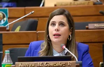 La diputada Kattya González (PEN) es la proyectista de la iniciativa para castigar a colegas raboneros.