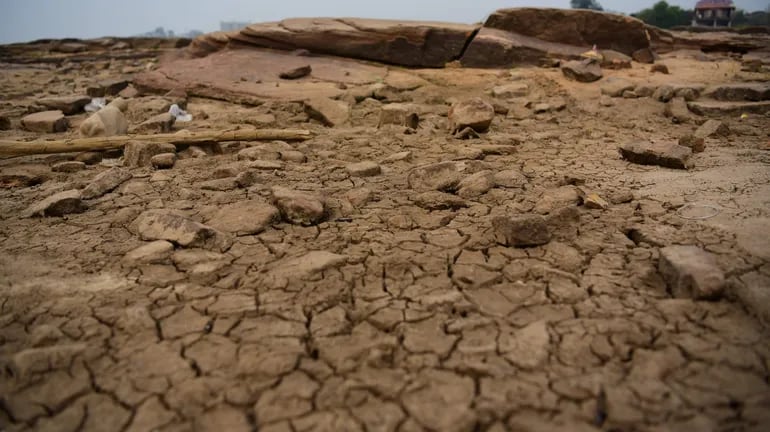 View of Rocks usually covered by the Paraguay River waters that arose due to the low tide of the river in Villeta, 35 Km south of Asuncion, on August 23, 2021. (Photo by NORBERTO DUARTE / AFP)