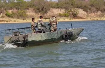 Prefectura Naval de Argentina reconoce haber disparado contra embarcación paraguaya.