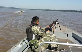miembros-de-la-armada-paraguaya-intensifican-ahora-los-controles-sobre-el-rio-parana--230016000000-1360589.jpg