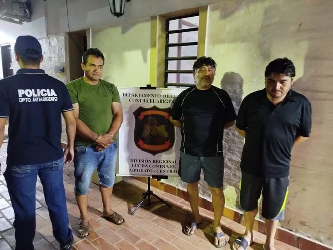 Los detenidos, Javier Trigo Reinoso (51) y los hermanos Edgar Clemente (47) y Fabio Salvador Pico Escobar (36),  fueron puestos a cargo del Ministerio Público.