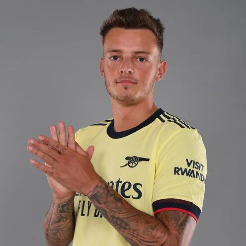 En la temporada 2019-2020 jugó cedido en el Leeds y ahora llegó al Arsenal.