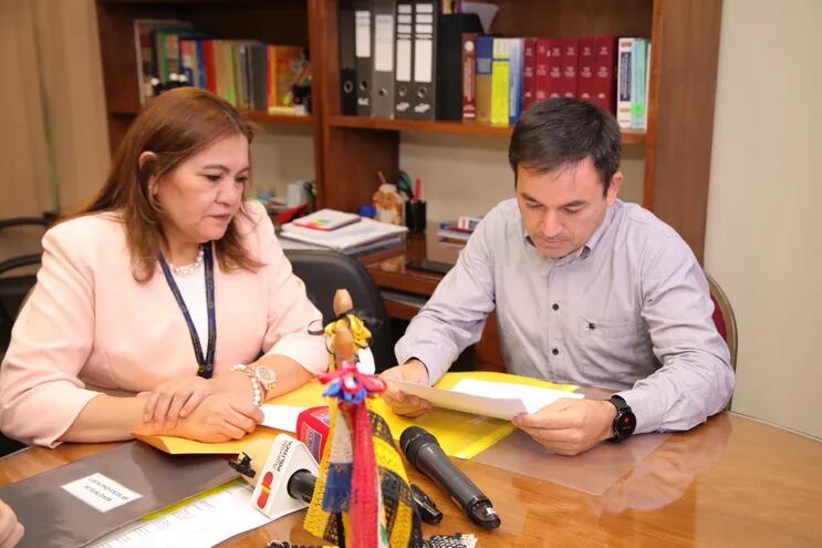 El secretario general, Antonio Sánchez recibió la terna para la Corte Suprema de Justicia de la secretaria general del Consejo de la Magistratura, Cecilia Martínez.