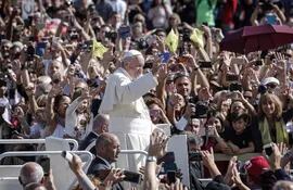 el-papa-francisco-proclamo-ayer-a-un-argentino-y-un-mexicano-como-santos-efe-232610000000-1513057.jpg