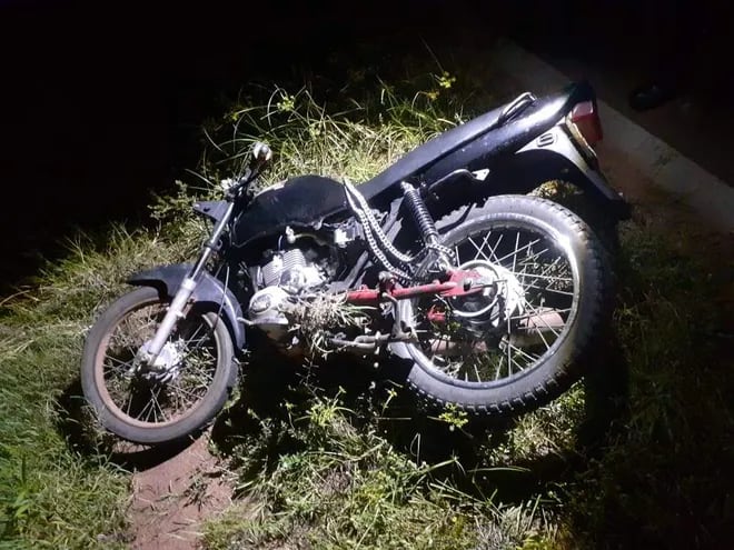 Motociclista fallece en choque con otro biciclo en Carapeguá.