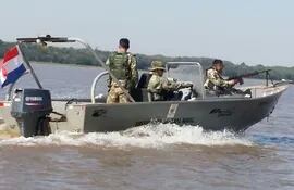 efectivos-de-la-marina-de-nuestro-pais-patrullan-el-rio-parana-tras-la-supuesta-invasion-de-militares-brasilenos-en-aguas-jurisdiccionales-paraguayas-225954000000-1360588.jpg